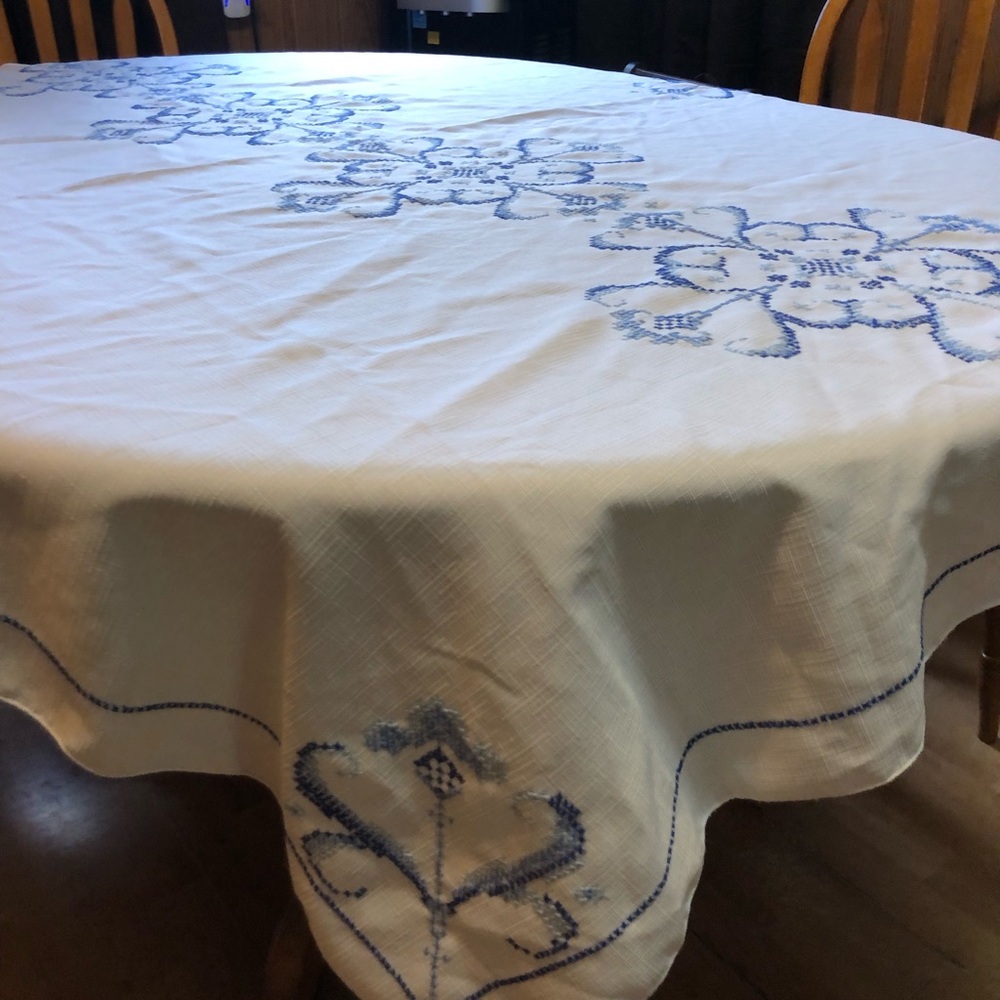 Vintage Hand Embroidered Table Cloth Rectangular - Picture 1 of 9